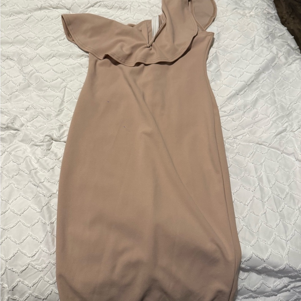 Missguided One-Shoulder Beige Dress